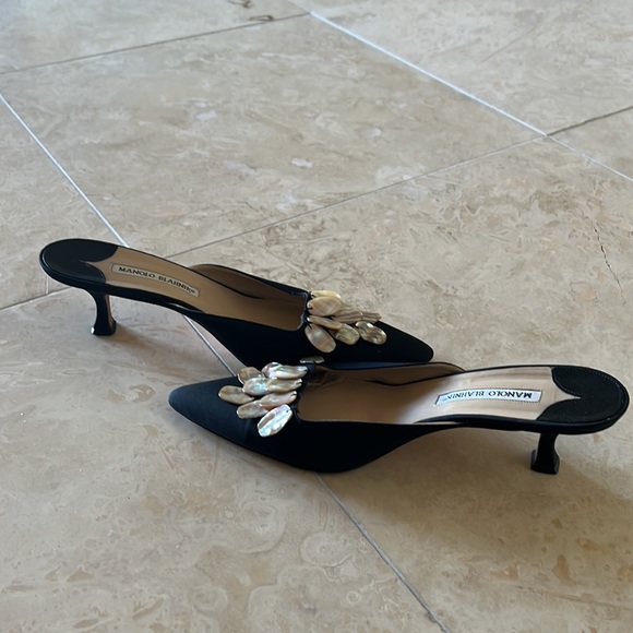 MANOLO BLAHNIK  Black with Tortoiseshell Kitten Mules - Picture 9 of 9